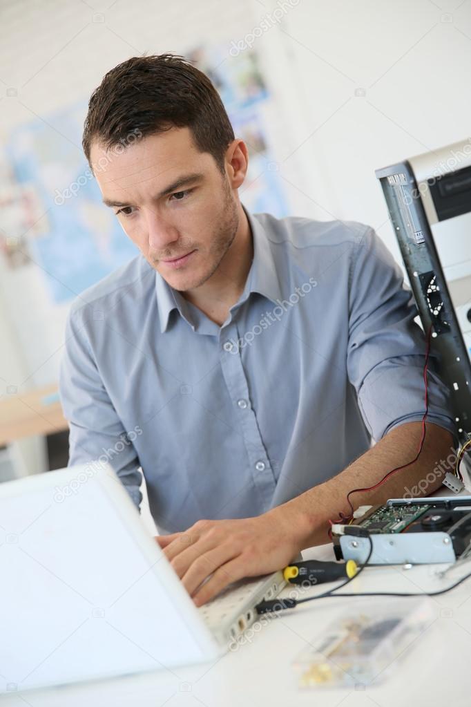 Engineer proceeding to data recovery from computer