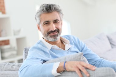 Kanepede Rahatlayan Adam