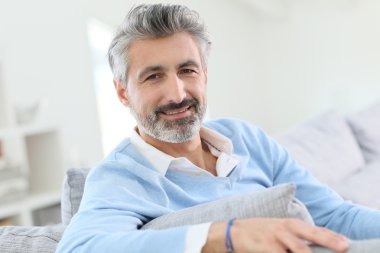 Kanepede Rahatlayan Adam