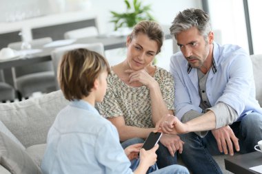 Smartphone ile uyarı veren anne