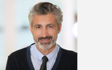 Kendine güvenen olgun işadamı