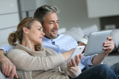 Smartphone ve tablet kullanarak çift