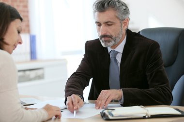 Avukat toplantı müşteri ofis