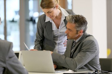 Ofiste iş ortakları