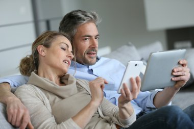 Smartphone ve tablet kullanarak çift