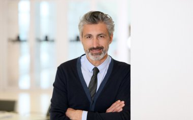 Kendine güvenen olgun işadamı