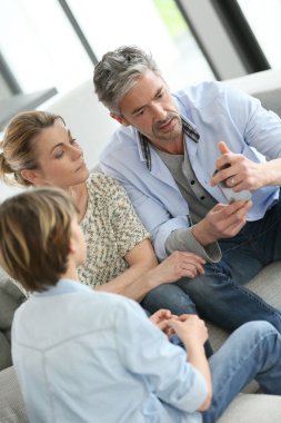 Smartphone ile uyarı veren anne