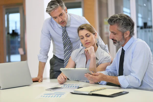 Persone di vendita incontro — Foto Stock