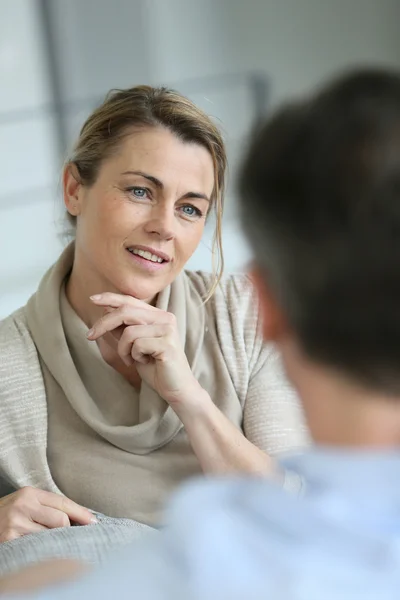 Couple having talk — Stock Photo, Image