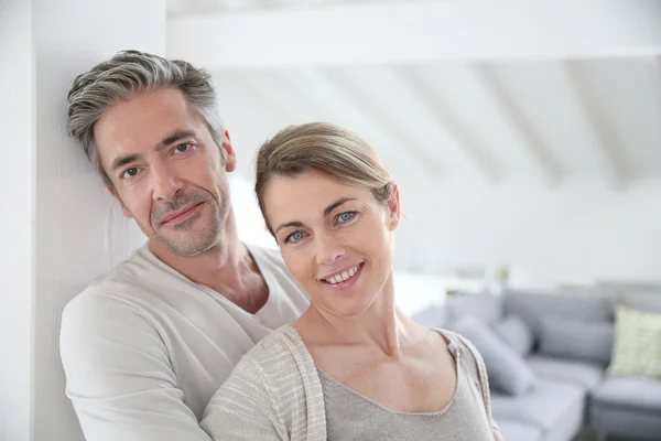 Liebendes reifes Paar — Stockfoto