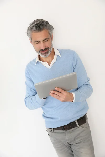 Man websurfing with tablet — Stock Photo, Image