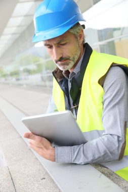 mühendis tablet kullanma