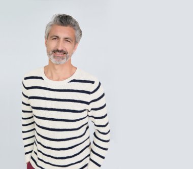 Yakışıklı olgun adam.