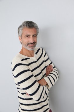 Yakışıklı olgun adam.