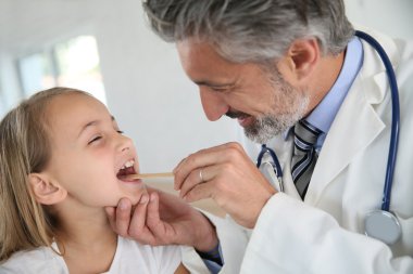 Doktor muayene boğaz