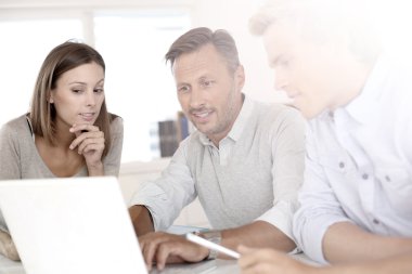 Ekip proje üzerinde çalışıyor