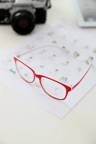 Eyeglasses and photo camera — Stock Photo, Image