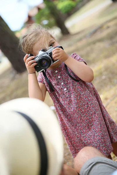 Κορίτσι λαμβάνοντας εικόνα — Φωτογραφία Αρχείου