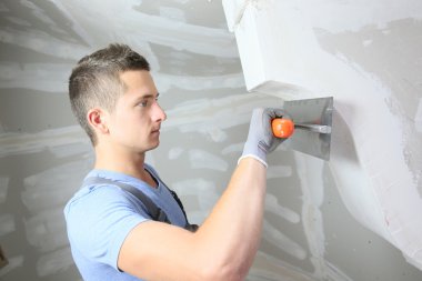 kapalı duvara çalışma sıvacı