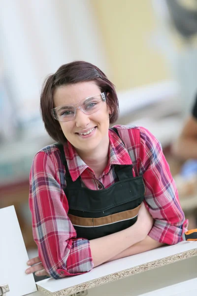 Woman in carpentry school — Stock Photo, Image