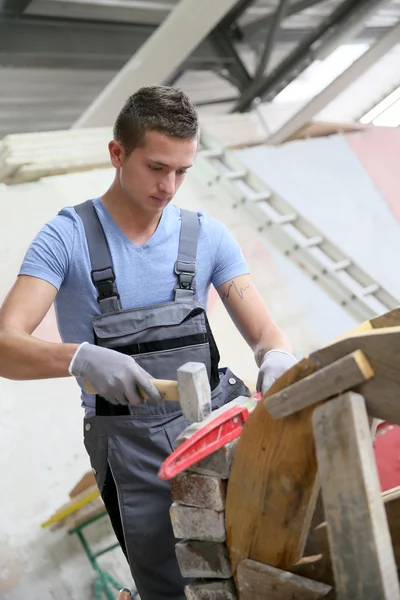 Uomo in muratura scuola professionale — Foto Stock