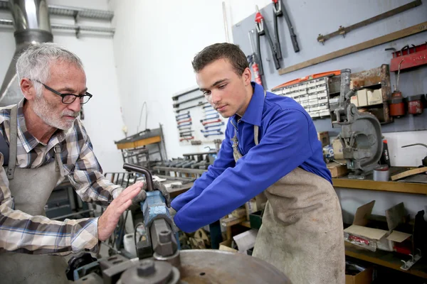 Young man in ironworks training — Stock Photo, Image