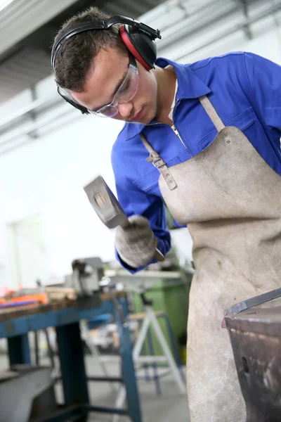 Man training working on steel — Stock Photo, Image
