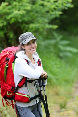 ormandaki neşeli backpacker