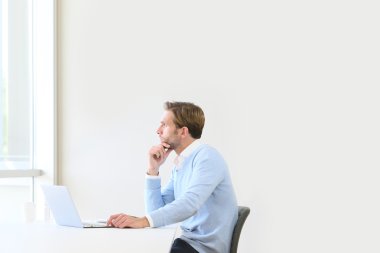 düşünceli işadamı çalışma 