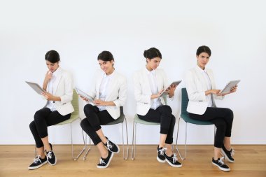 nők segítségével digitális tabletta