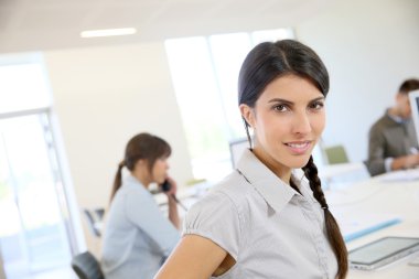 Ofiste çalışan kadın.