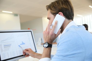Telefonda pazarlık banka tüccar