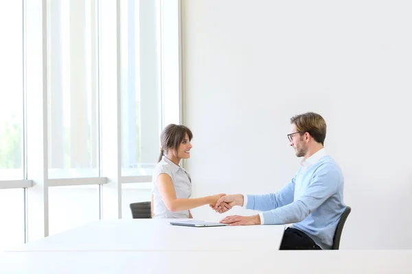 Businessman receiving candidate — Stock Photo, Image