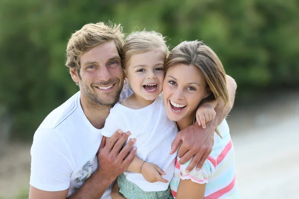 Família se divertindo juntos sorrindo — Fotografia de Stock