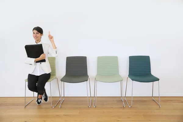 Mulher à espera de entrevista de emprego — Fotografia de Stock