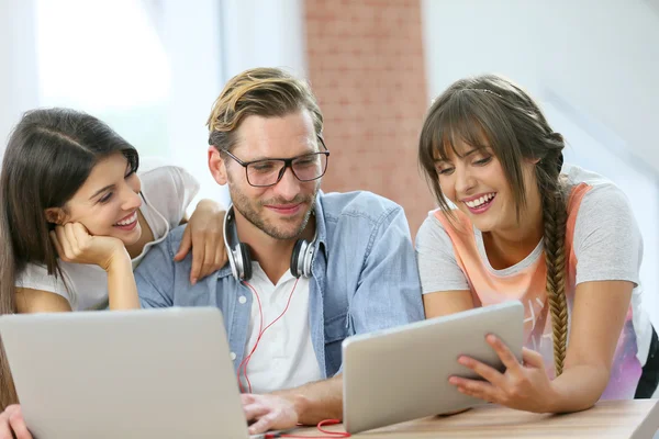 Freunde vernetzt — Stockfoto