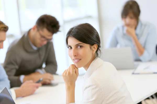 Portrait Femme Affaires Séduisante Dans Salle Réunion — Photo