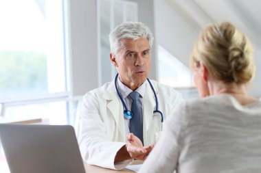 Doktor hasta ile istişare sahip