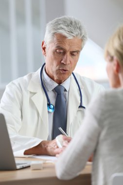 Doktor hasta ile istişare sahip