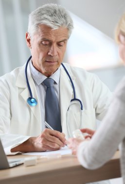 Doktor hasta ile istişare sahip