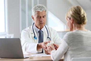 Doktor hasta ile istişare sahip