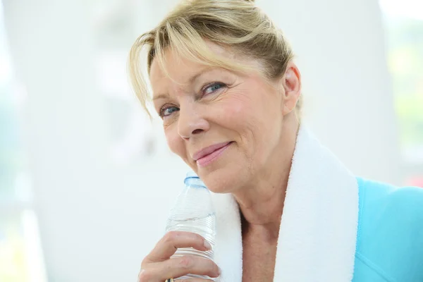 Woman  drinking water — Stock Photo, Image
