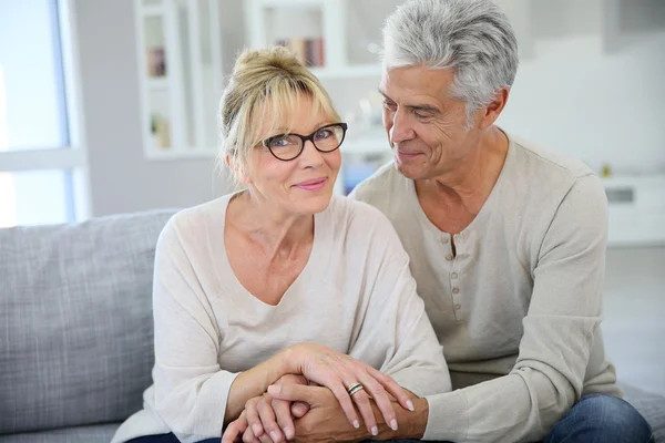 Glückliches Seniorenpaar — Stockfoto