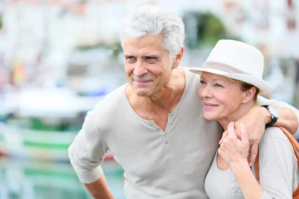 Senior paar genieten van reis — Stockfoto