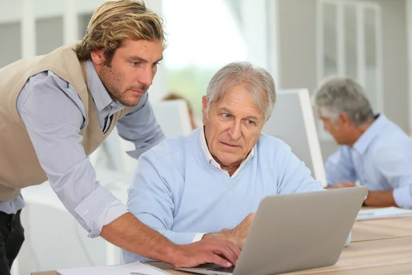 Senior man attending business class — Stock Photo, Image