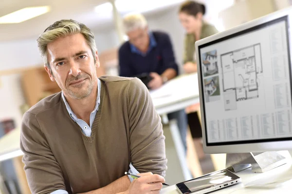 Mature architect working in office — Stock Photo, Image