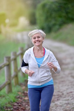 üst düzey kadın koşu