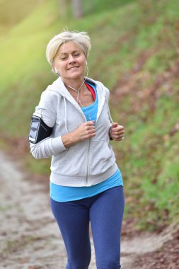 üst düzey kadın koşu