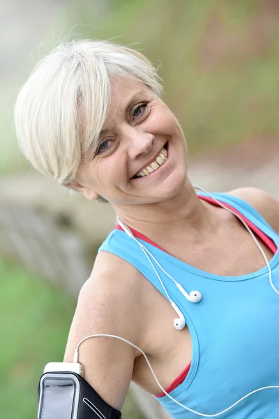 Seniorin nach Sport — Stockfoto