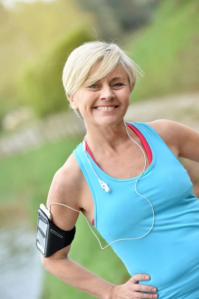 Seniorin nach Sport — Stockfoto